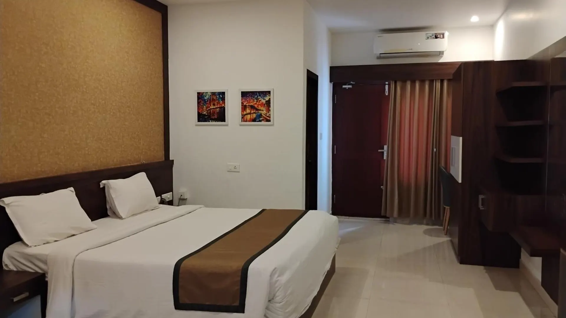 Hotel Emperor Kannur
